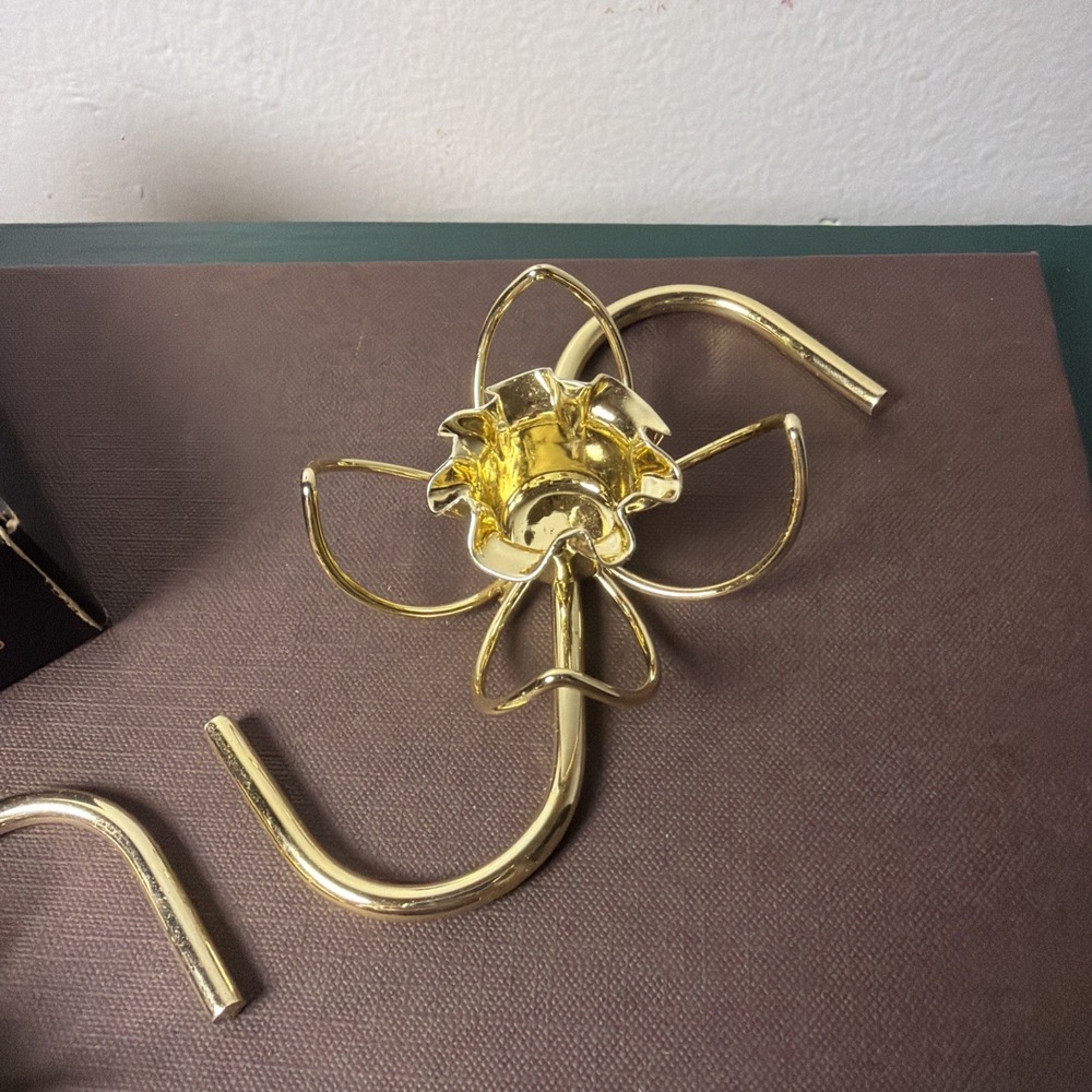 Vintage W.T. Rogers Gold Flower Lustro Magic Candle Holders MCM Boxed - Picture 2 of 13